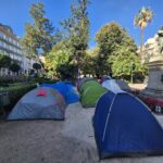 Enfermeros, psicólogos, técnicos y estudiantes acampan en Vigo para reclamar el derecho a la vivienda