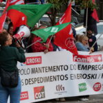 Eroski transforma en autoservicio tres secciones de un supermercado en Vigo y despide a cinco trabajadoras