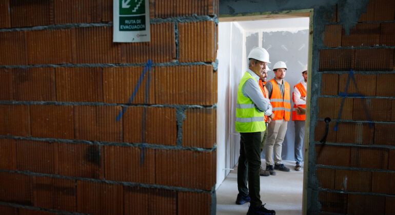 Los primeros pisos públicos de Navia estarán terminados a comienzos de 2027