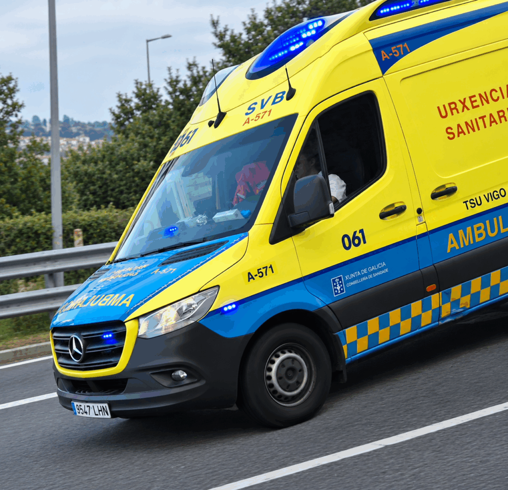 Muere un motorista en la N-120, en Ourense, tras salir de la vía y chocar contra el guardarraíl
