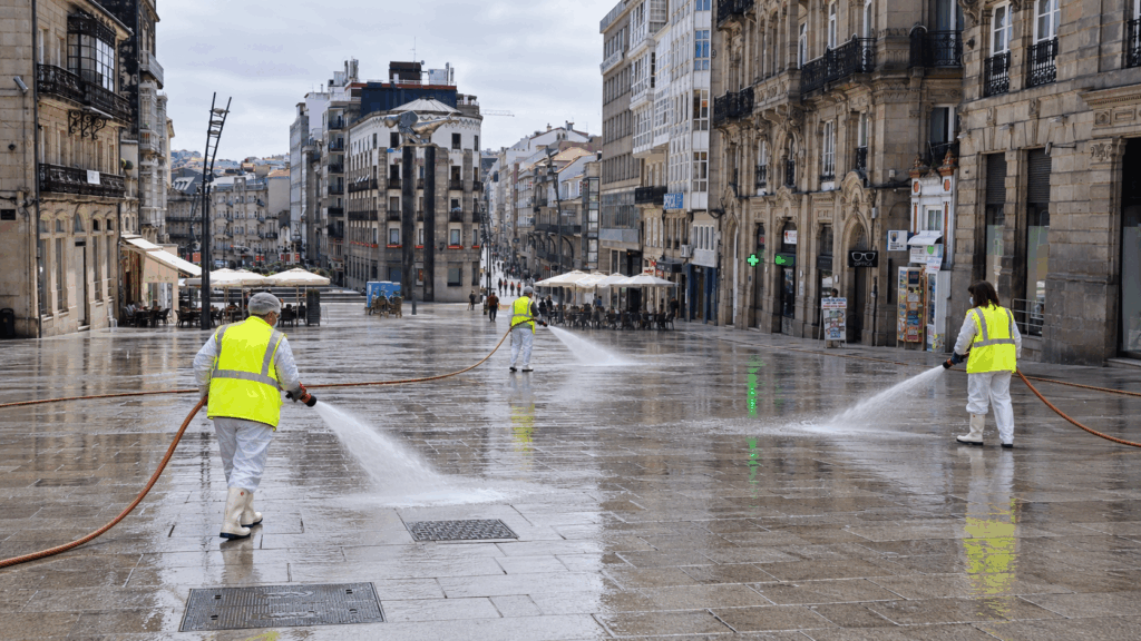 El alcalde reclama a la Xunta poder usar agua depurada para limpiar las calles
