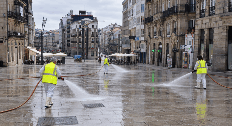 El alcalde reclama a la Xunta poder usar agua depurada para limpiar las calles