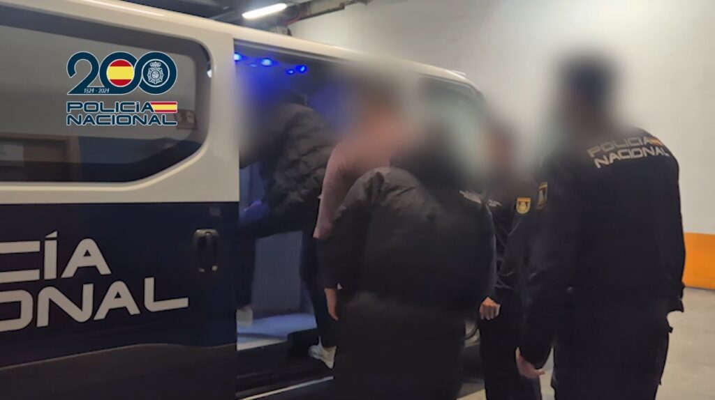 El negocio de las joyas falsas: tres detenidos en Vigo por estafar 19.500€ a compradores de oro