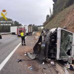 Muere un hombre de 51 años al chocar un camión contra su furgoneta en la AP-9