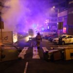 Una protesta contra las cargas policiales acaba con disturbios y contenedores incendiados en A Coruña