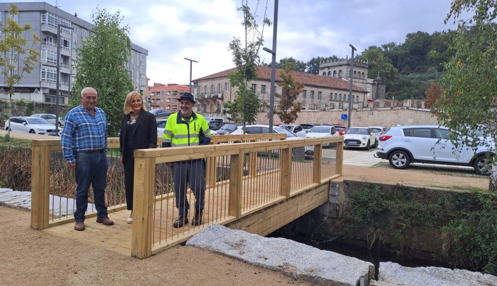 Redondela estrea unha pasarela sobre o río Maceiras para conectar Vilavella co centro a pé