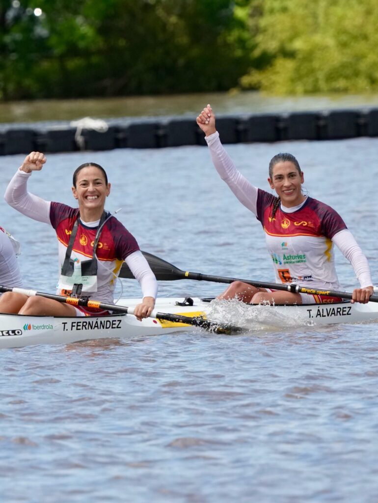 Galicia conquista el mundo del piragüismo: oro para Tania Fernández y Tania Álvarez y plata para Duro y Garrido
