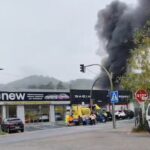 Un incendio destruye parte de una nave de maquinaria agrícola en Ponteareas y deja importantes daños materiales