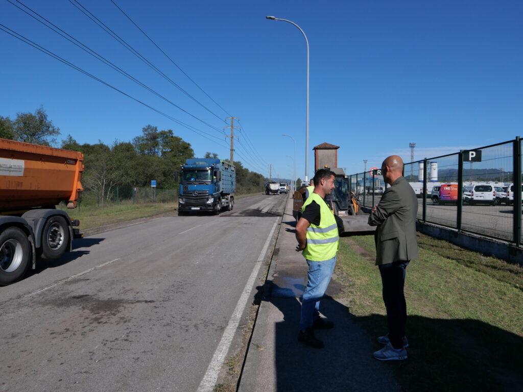 As Gándaras pasa polo taller: dous días de asfaltado para reparar o corazón industrial do Porriño