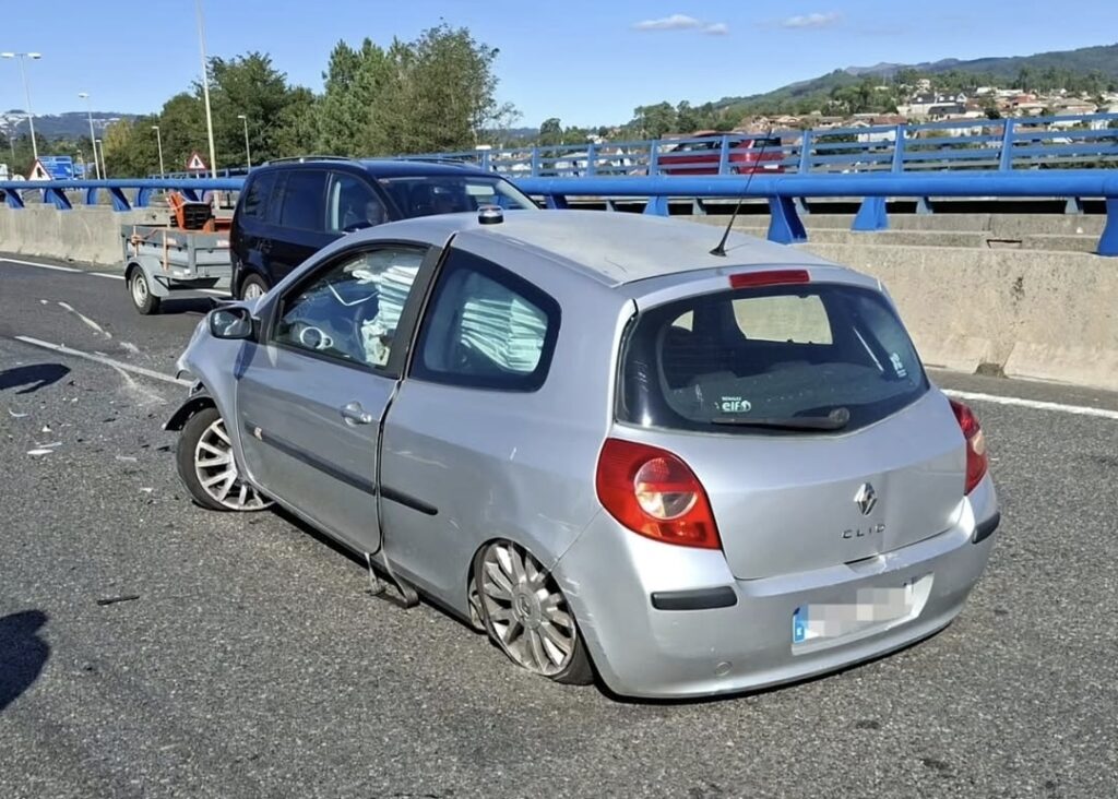 Cuatro heridos en dos accidentes de tráfico en Mos y O Porriño