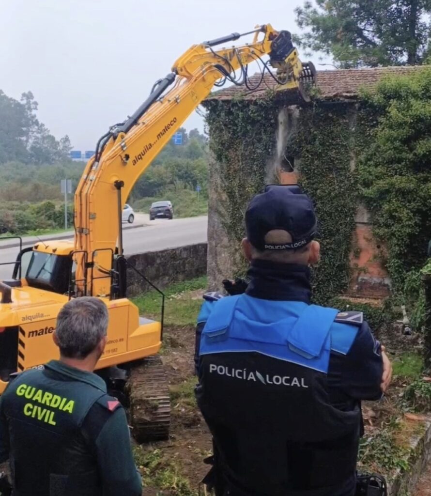 Desalojo y demolición de dos casas para cerrar un foco de drogas en Sanguiñeda